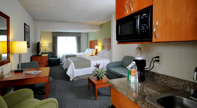 Четырёхместный люкс Holiday Inn Express & Suites Toluca Zona Aeropuerto by IHG