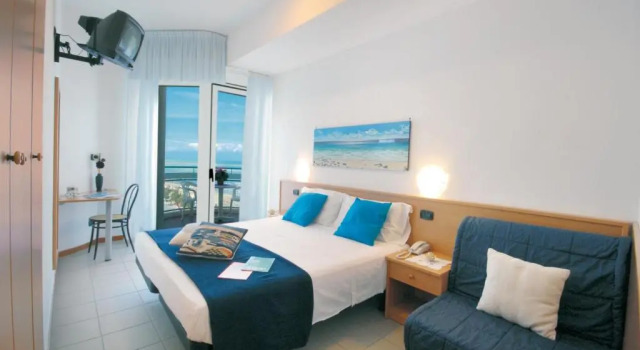 Трёхместный номер Standard с видом на море Hotel Nuovo Diana