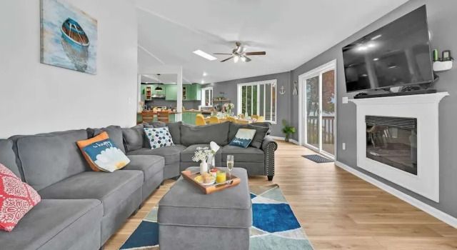 Lakefront, Hot Tub, Kayaks, Firepit, Pool Table, Book Feriehus Tobyhanna 