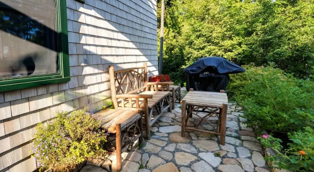 Waterfront Prospect Harbor Cottage: Yard, Fire Pit, 예약 휴가용 주택 Prospect Harbor 미국