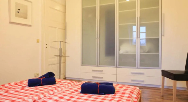Ferienwohnung INSELVILLA, Забронировать Отель Хамельн Weser Uplands, рядом с Мастерская по изготовлению смотровых стекол
