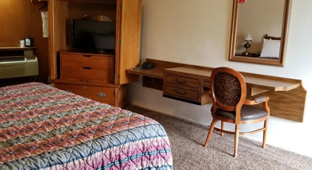 Двухместный номер Standard Plaza Motel