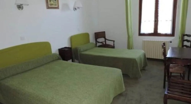 Hotel des Touristes, Varaa Hotelli  