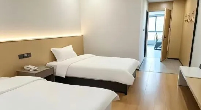 Двухместный семейный люкс Bona Hotel (Jinzhou Century Square)