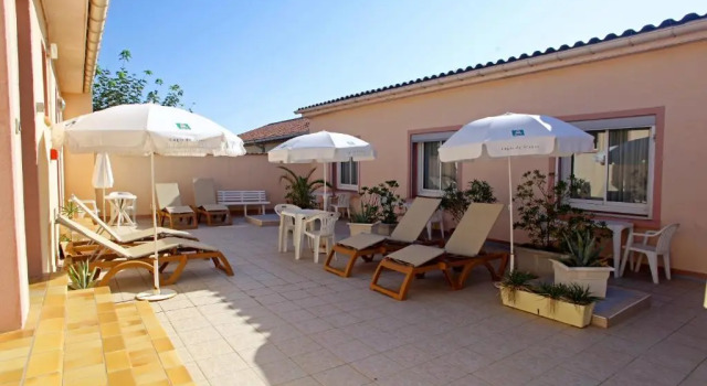 Трёхместный номер Standard Logis Hotel Restaurant le Mirador
