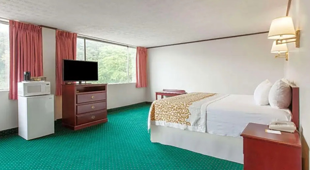Студия Schenectady Inn & Suites