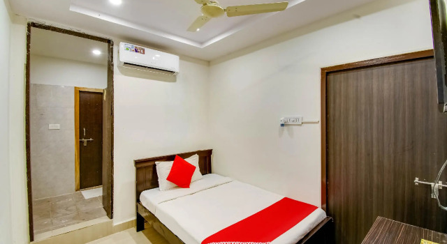 OYO 68163 Hotel Chandrika Inn, Забронировать Отель Отели Нью-Дели с парковкой, Парковка