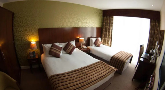 Трёхместный номер George Limerick Hotel