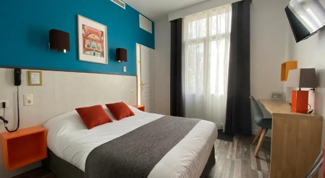 Двухместный номер Standard с балконом REV HÔTEL
