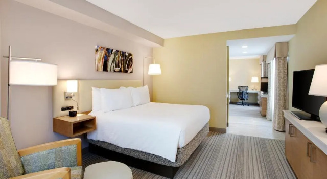 Полулюкс Hilton Garden Inn Saratoga Springs