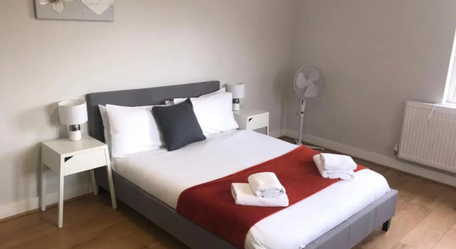 2 Bedroom Large First Floor Apartment with FREE Parking