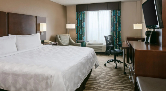 Двухместный люкс Holiday Inn Hotel & Suites Overland Park-West by IHG