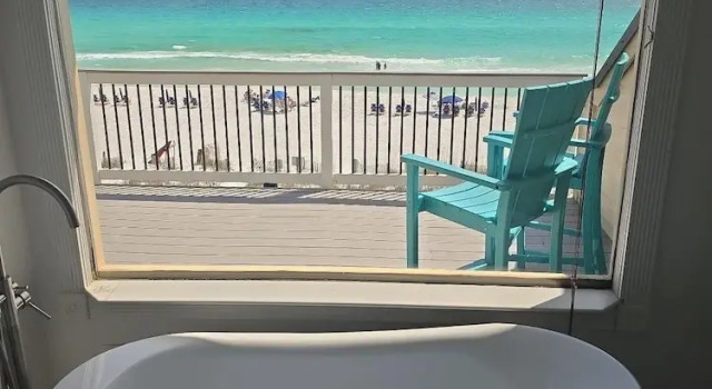 Коттедж с балконом и рядом с пляжем Green Reef #6- Beachfront Bliss