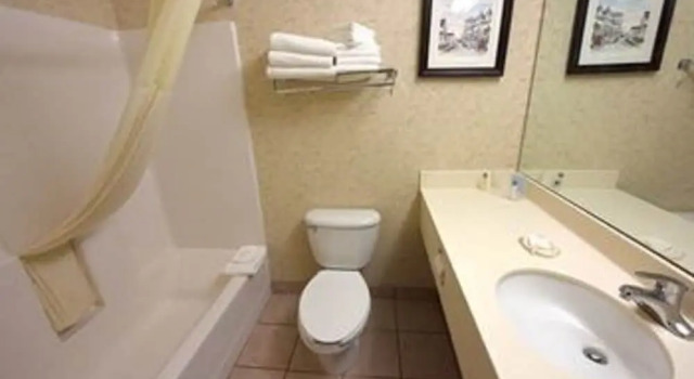 Четырёхместный номер Standard с 2 комнатами Starlite Budget Inn