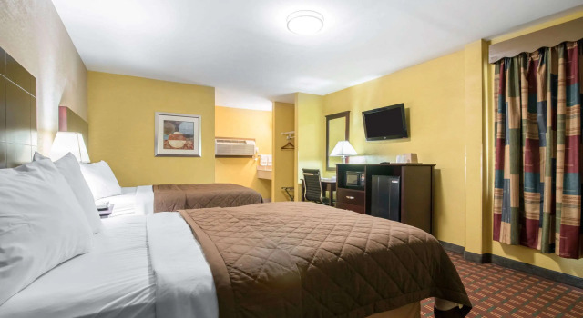 Четырёхместный номер Standard Rodeway Inn Towanda
