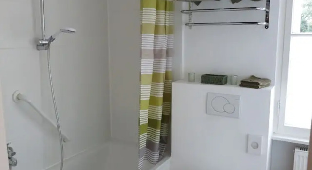 Семейные апартаменты Цокольный этаж c 1 комнатой Lakeside City House