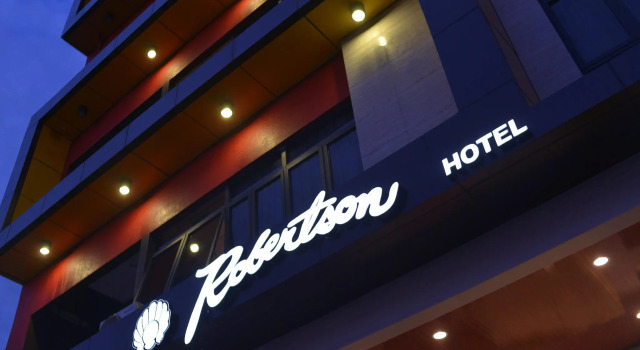 Robertson Hotel, Забронировать Отель Отели в центре Нага, в центре, Парковка, Завтраки
