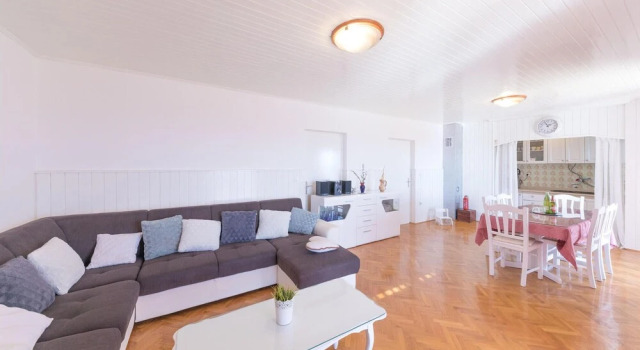 Amazing Home in Kastel Stari With Wifi and 2 Bedrooms, Забронировать Отель Отели Каштел Старей 3 звезды, 3*