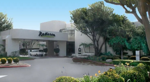 Люкс Delta Hotels by Marriott Ontario Airport