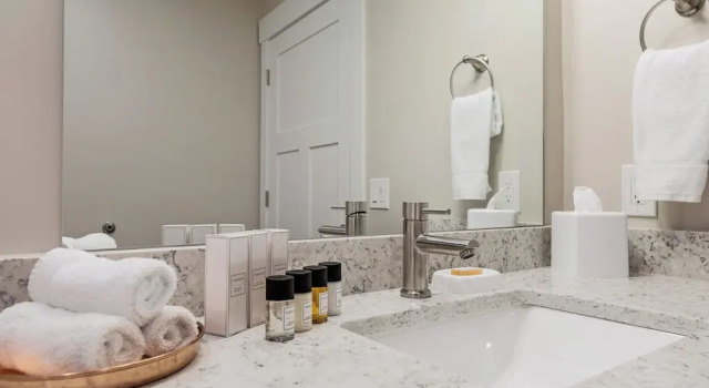 Номер Grand 539 Bay Street Traverse City - Luxury Downtown Residences