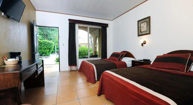 Standardowy czteroosobowy pokój Hotel Robledal