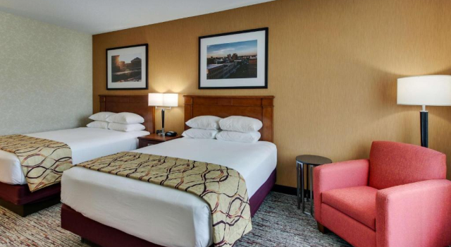 Четырёхместный номер Superior Drury Inn & Suites Meridian
