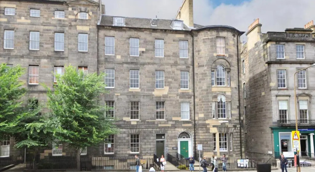 217 Charming first floor period city center apartment