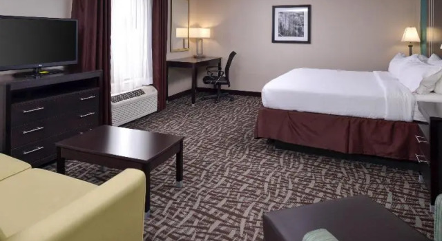 Holiday Inn Express Hotel & Suites Youngstown (North Lima/Boardman), Book Hotel Hoteller i Boardman med parkering, Parkering