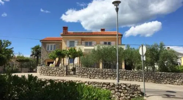 Apartments Sanbrandin, Забронировать Апартаменты/квартира Отели Крка с парковкой, рядом с Krk Harbour, Парковка