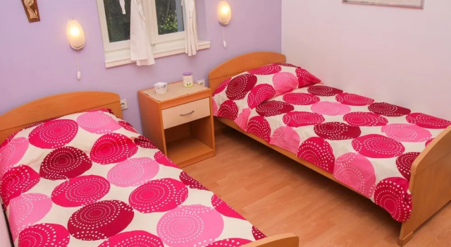 Beachfront Apartment With big Terrace and Garden, Rezervovat Apartmán Brac Island Omiš