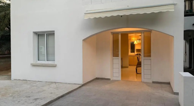 Mari House-close to the beach, Забронировать Апартаменты/квартира Отели района Пафоса с парковкой, рядом с Пляж Врисудия ΙΙ, Парковка