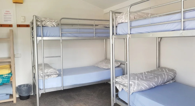 Кровать в общем номере (женский номер) Tidewater Motel & Tourist Park