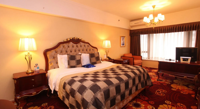 Chengdu Longhu Haibin Hotel