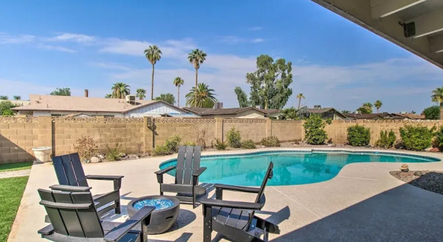 Fire Pit, Heated Pool: Central Tempe Escape!, Забронировать Дом для отпуска Пруд в Темпе 
