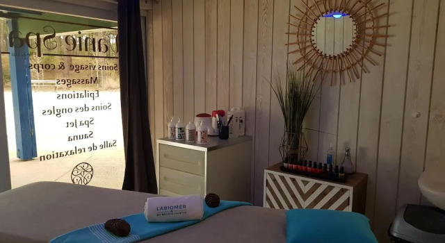 La Jenny, Naturist Resort, Забронировать Курортный отель Отели Бассен-д'Аркашон с парковкой, Парковка