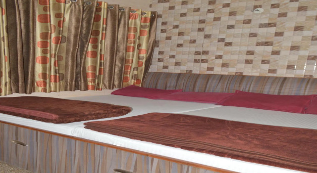 Номер Deluxe Ajanta Hotel 100 Mtrs Railway Station & 400 Mtrs Dargah