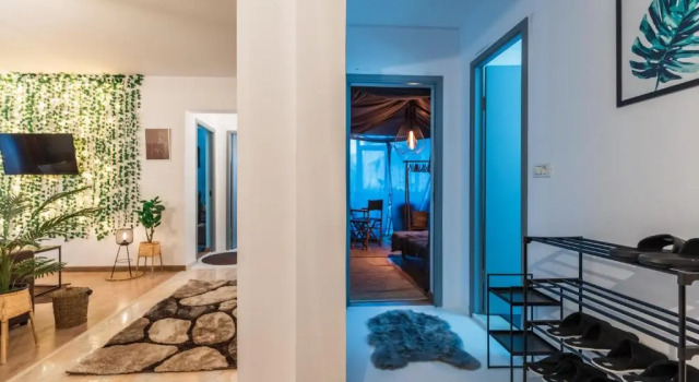 Jungle Apartment 15 Min Walk to Beach & Downtown