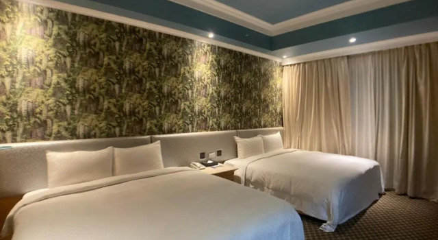 Четырёхместный номер Standard All Fun Business Hotel
