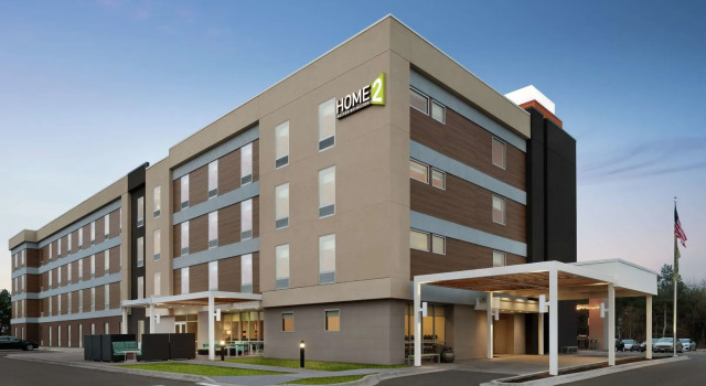 Home2 Suites by Hilton Brooklyn Park Minneapolis, Varaa Hotelli Hotellit Minnesota pysäköinnillä, Pysäköinti