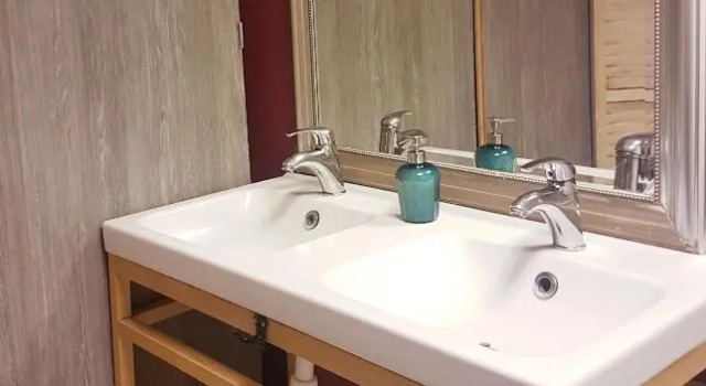 Кровать в общем номере (женский номер) Crafoord Place Hostel