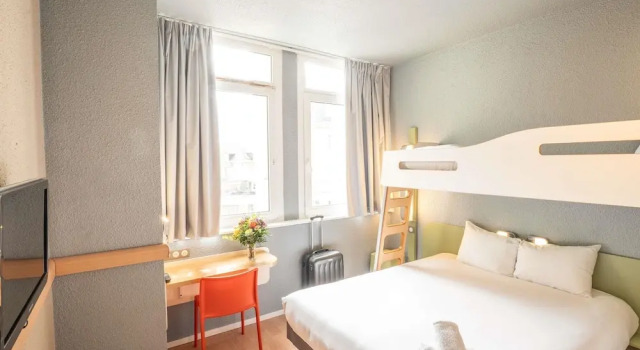 Четырёхместный номер Standard ibis budget Le Mans Centre