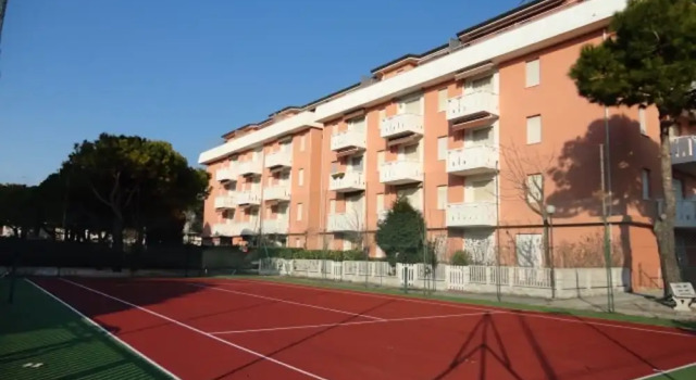 Relax and Enjoy a Garden and Pool, Забронировать Отель Каорле Линьяно-Ривьера