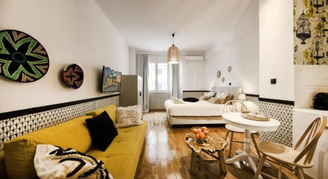 Студия Designer renovated apartment in downtown Athens