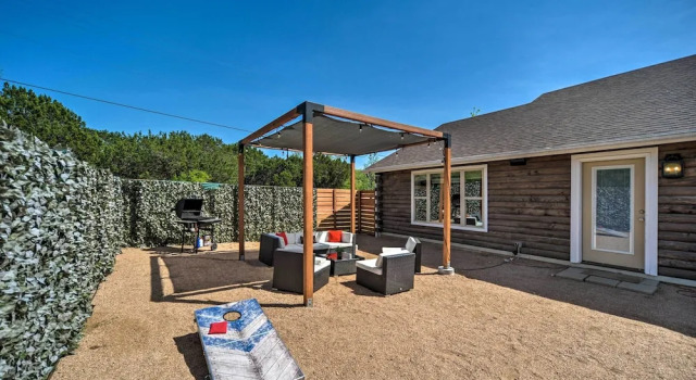 Gorgeous Cabin w/ Pergolas, Walk to River!