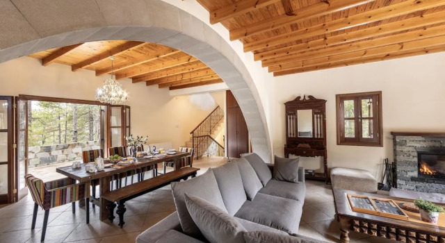 Вилла с балконом Troodos Mature Pine Chalet