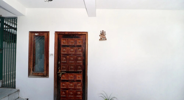 OYO 16558 HOME Cozy 2BHK Valley View ISBT Shimla