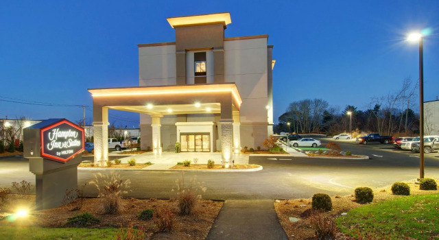 Четырёхместный люкс Hampton Inn & Suites Boston/Stoughton, Ma