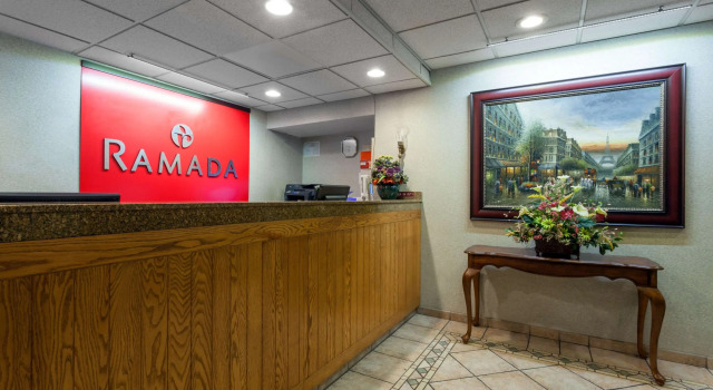 Ramada by Wyndham SeaTac Airport North, Book Hotel Hoteller i SeaTac med pool, Swimmingpool
