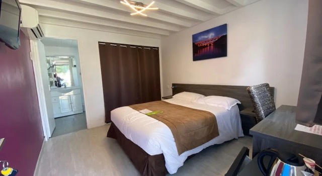 Hotel Des 4 Vents "Esprit Camargue" Parking Privé Gratuit, Book Hotel Hotels in Camargue with a Pool, Swimming Pool