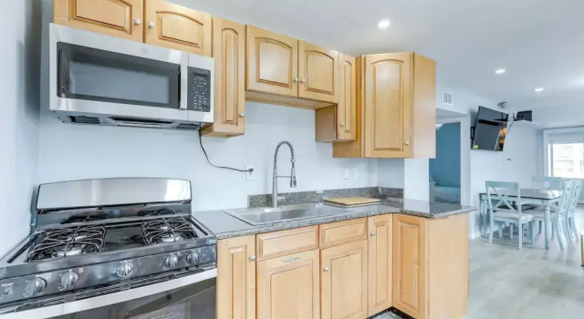 Seaside Heights Apartment Near Beach + Boardwalk!, Забронировать Апартаменты/квартира Сисайд-Хайтс Джерси-Шор
